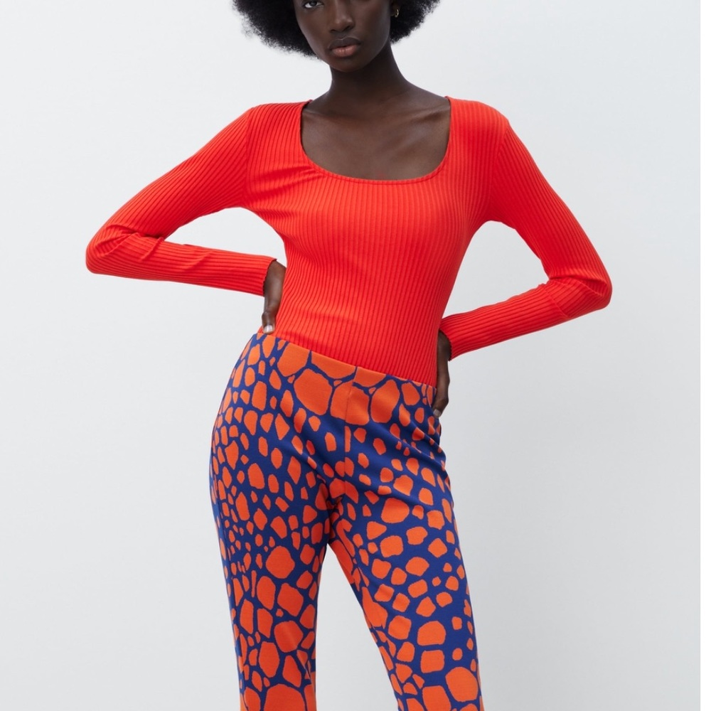 Zara - SQUARED NECK RIBBED BODYSUIT RED - REF. 0858/632 - small